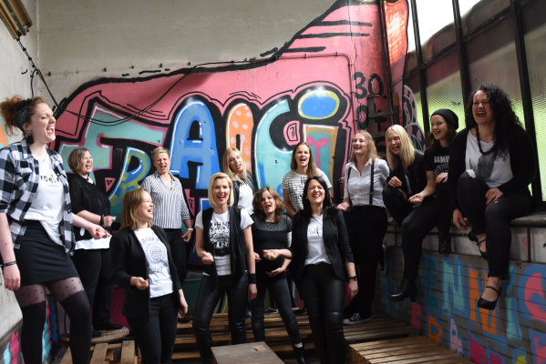 Frauen treffen siegen